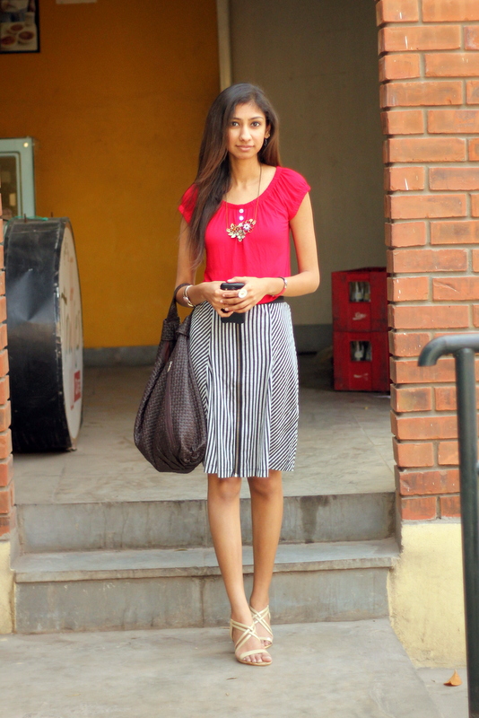 koovs online shopping, koovs skirt, midi skirt, how to style midi skirt, black skirt, indian fashion blogger